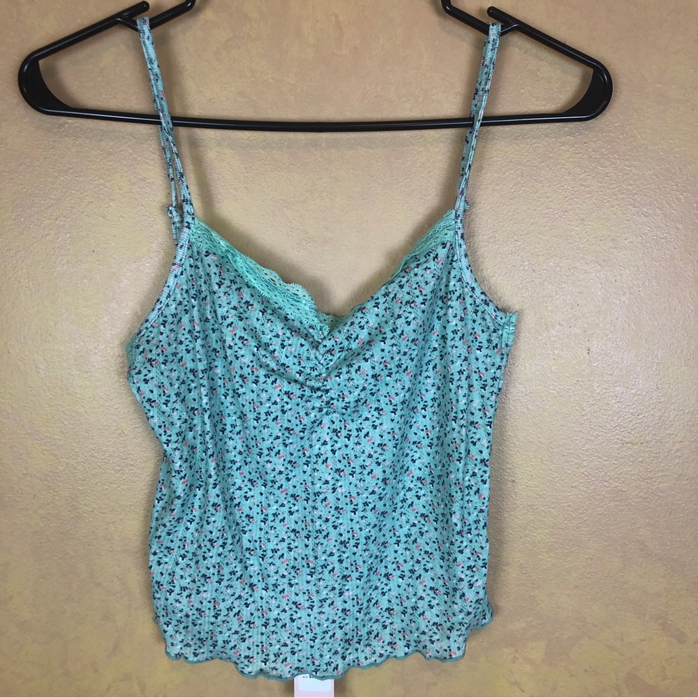 Woman’s cropped top, size medium, brand BCBG Generation